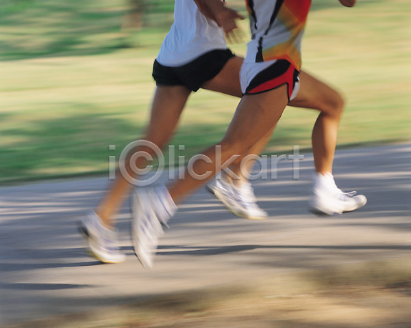 남자 남자만 두명 사람 성인 성인남자만 성인만 신체부위 JPG 포토 다리(신체부위) 달리기 달리기선수 라이프 라이프스타일 생활 속도 스포츠 신체 야외 운동 운동선수 웰빙 육상선수 육상스포츠 주간 하반신