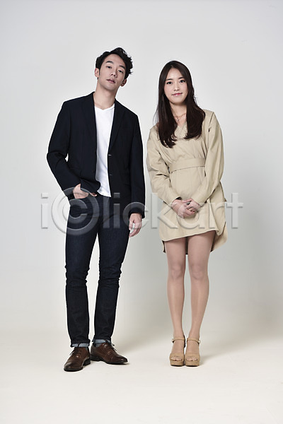 사랑 20대 남자 두명 성인 성인만 여자 한국인 JPG 앞모습 포토 서기 스튜디오촬영 실내 웃음 전신 커플