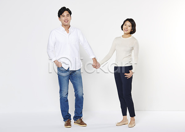 30대 남자 두명 성인 여자 한국인 JPG 앞모습 포토 가족 부부 서기 손잡기 스튜디오촬영 실내 웃음 전신