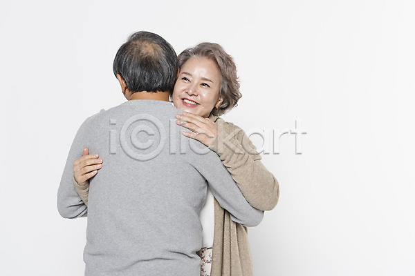 60대 남자 노년 노인만 두명 여자 한국인 JPG 뒷모습 앞모습 포토 가족 노부부 부부 상반신 서기 스튜디오촬영 실내 안기 웃음 응시 할머니 할아버지