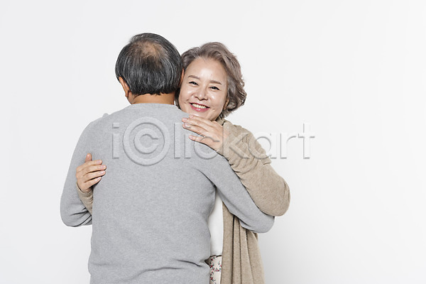 60대 남자 노년 노인만 두명 여자 한국인 JPG 뒷모습 앞모습 포토 가족 노부부 부부 상반신 서기 스튜디오촬영 실내 안기 웃음 할머니 할아버지