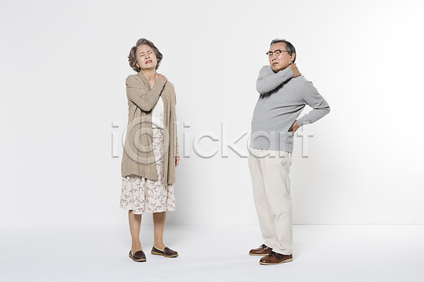 60대 남자 노년 노인만 두명 여자 한국인 JPG 앞모습 옆모습 포토 가족 노부부 부부 서기 스튜디오촬영 실내 어깨통증 전신 할머니 할아버지