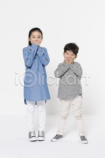 10대 남자 두명 어린이 여자 한국인 JPG 앞모습 포토 가족 남매 서기 스튜디오촬영 실내 얼굴가리기 웃음 전신