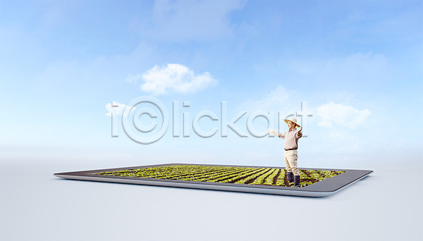 남자 성인 한국인 한명 3D PSD 디지털합성 옆모습 편집이미지 VR기기 가상현실 그래픽 농부 농사 밭 수확 전신 태블릿 합성