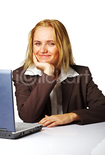 행복 사람 성인 여자 한명 JPG 포토 해외이미지 1 내부 노동자 노트북 무선전화기 미소(표정) 백그라운드 비즈니스 사무실 실내 얼굴 옷 유일 컴퓨터 표현성 해외202004 흰색