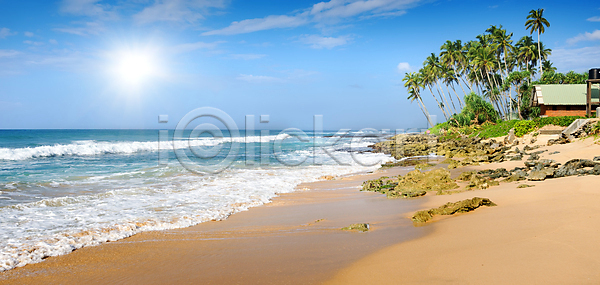 따뜻함 뜨거움 신선 휴식 사람없음 JPG 포토 해외이미지 거품 건물 구름 나무 맑음 모래 물 바다 섬 손바닥 스리랑카 여름 여행 울타리 자연 초록색 컬러풀 태양 파도 파라다이스 파란색 풍경 하늘 해외202004 해외포토 햇빛 휴가 휴게실 휴양지