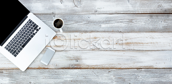 소통 사람없음 JPG 포토 해외이미지 노트북 머리위 무선전화기 백그라운드 사무실 세포 스마트폰 시골 와이파이 음료 직장 책상 카피스페이스 커피 컴퓨터 키보드 탁자 해외202004 해외포토 흰색