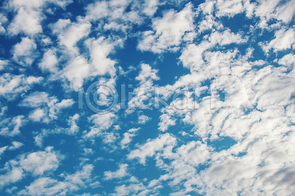 분위기 사람없음 JPG 포토 해외이미지 계절 구름(자연) 날씨 내추럴 맑음 백그라운드 벽지 봄 빛 솜털 야외 여름(계절) 자연 저녁 주간 질감 천국 추상 카피스페이스 큼 파란색 패턴 풍경(경치) 하늘 해외202004 흰색