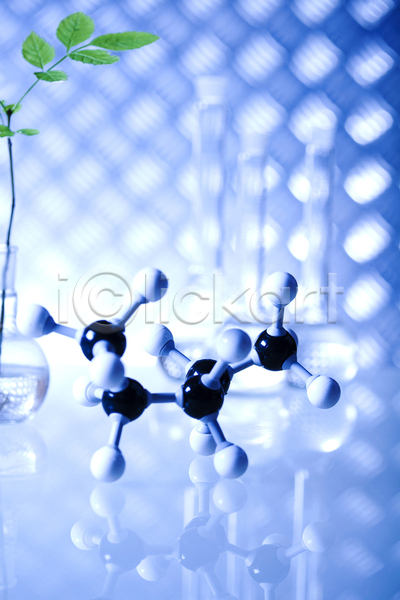 사람없음 JPG 포토 해외이미지 분자구조모형 비커 식물 실내 실험 실험실 액체 파란배경 플라스크 해외202004 화학 화학실험