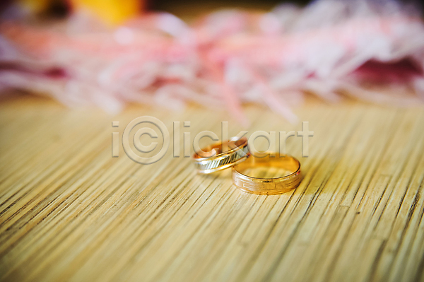 사랑 축하 함께함 사람없음 JPG 포토 해외이미지 결혼 결혼반지 꿈 나눔 반지 컬러풀 통일 해외202004 황금