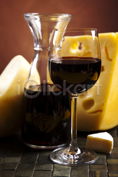 사람없음 JPG 포토 해외이미지 갈색배경 와인 와인잔 유리병 치즈 해외202004