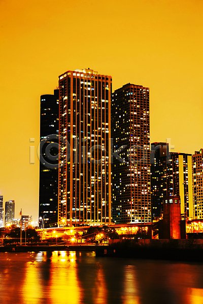 사람없음 JPG 포토 해외이미지 건물 고층빌딩 공원 도시 도심 물 반사 빛 빛망울 시카고 야간 외관 큼 하늘 해외202004 호수