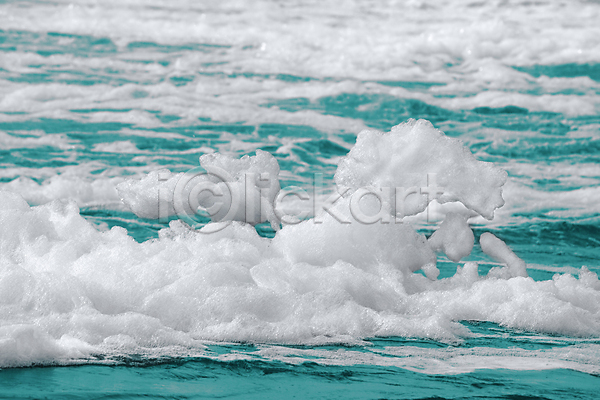 흐름 사람없음 JPG 포토 해외이미지 가로 거품 내추럴 물 바다 백그라운드 서핑 솜털 야외 여름(계절) 자연 젖음 조류 질감 초록색 터키석 파란색 표면 해외202004 흰색