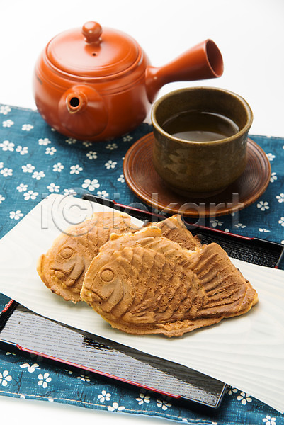 사람없음 JPG 포토 겨울간식 붕어빵 실내 음식 일본음식 접시 찻잔 찻주전자 컵받침