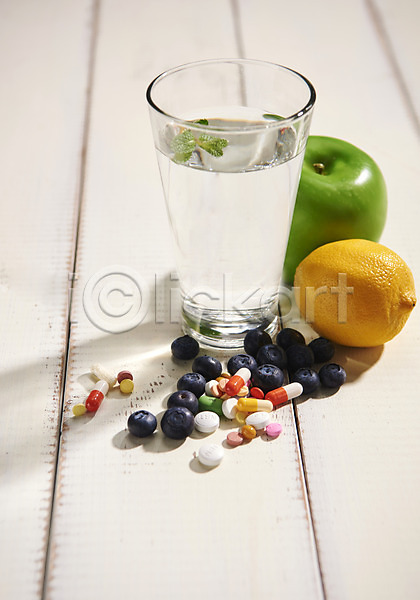 목표 사람없음 JPG 포토 나무배경 다이어트 레몬 목재 물 물컵 블루베리 사과 약