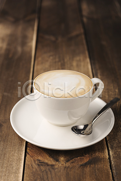 사람없음 JPG 포토 나무배경 디저트 메뉴 목재 음료 카페 카페라떼 커피 커피잔 티스푼
