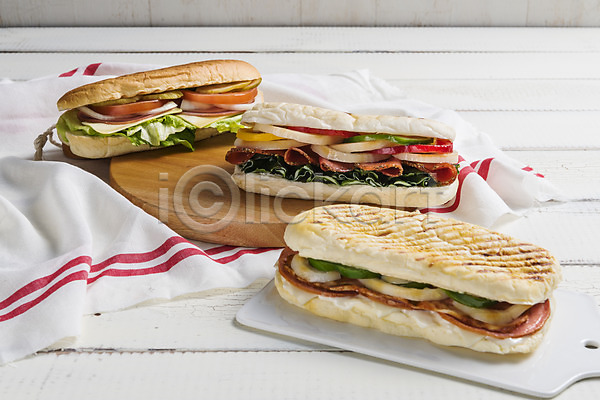 사람없음 JPG 포토 나무배경 디저트 메뉴 목재 브런치 빵 샌드위치 세트 음식 천(직물) 카페