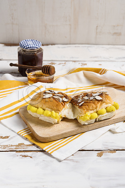 사람없음 JPG 포토 고구마 꿀 나무바닥 디저트 메뉴 목재 브런치 빵 샌드위치 세트 음식 잼 천(직물) 카페