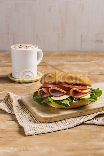 사람없음 JPG 포토 나무바닥 디저트 머그컵 메뉴 목재 브런치 빵 샌드위치 세트 음료 음식 천(직물) 카페 카페라떼 커피 컵