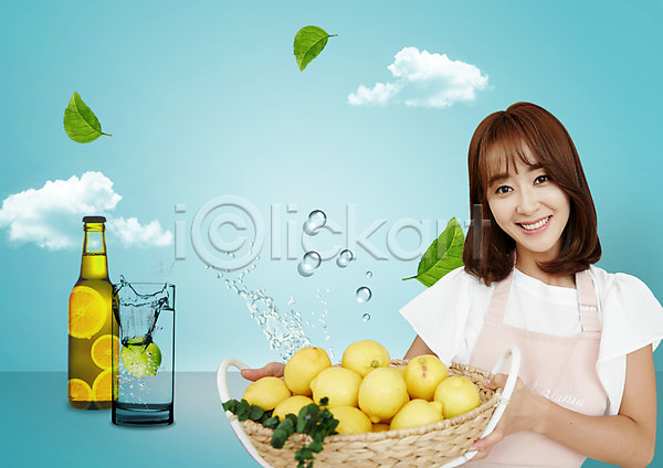 20대 성인 여자 한국인 한명 PSD 편집이미지 구름(자연) 나뭇잎 레몬 바구니 병(담는) 상반신 웃음 음료 컵 편집 하늘