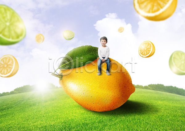 남자 어린이 한국인 한명 PSD 편집이미지 구름(자연) 라임 레몬 앉기 잎 잔디 전신 편집 하늘