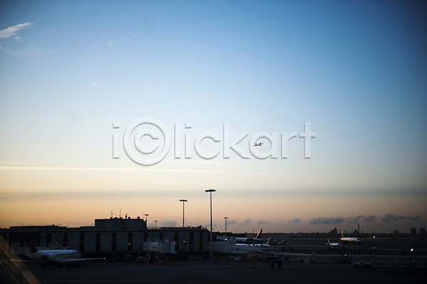 사람없음 JPG 포토 공항 기다림 뉴욕 미국 비행기 실내 주간 풍경(경치) 하늘