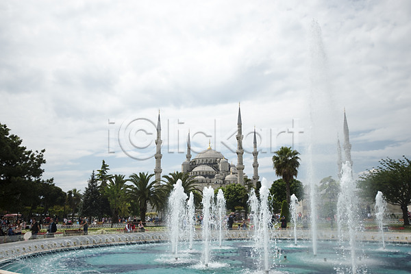 군중 사람 여러명 JPG 포토 돌마바흐체궁전 분수 야외 여행 이스탄불 주간 튀르키예 풍경(경치)