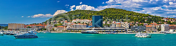 사람없음 JPG 포토 해외이미지 거리 건축양식 교회 궁전 다리찢기 달마시안 도시 도시풍경 만 물 바다 바위 보트 성당 손바닥 안테나 여행객 역사 외관 요트 유럽 지중해 컬러풀 크로아티아 타운 터키석 파노라마 파란색 항구 항해 해외202004 해외포토 휴가