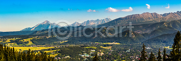 사람없음 JPG 포토 해외이미지 가문비나무 경사 구름 나무 산 숲 언덕 여름 여행 유럽 자연 장면 절정 정상 초록색 파노라마 파란색 폴란드 풍경 하늘 하이킹 해외202004 해외포토