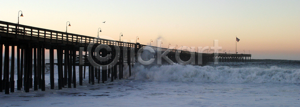 사람없음 JPG 포토 해외이미지 다리(건축물) 미국 바다 야외 주간 캘리포니아 파도 해변 해외202004 해외풍경