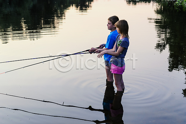 우정 침묵 두명 사람 소년 어린이 JPG 포토 해외이미지 가족 낚시 물 연못 취미 풍경(경치) 해외202004 호수