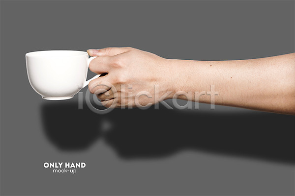남자 신체부위 한명 PSD 편집이미지 그림자 들기 머그컵 목업 바리스타 손 손짓 아메리카노 에스프레소 전단 커피 커피잔 컵 편집 한손 합성
