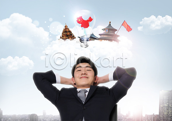 20대 남자 성인 한국인 한명 PSD 편집이미지 구름(자연) 깃발 비즈니스 비즈니스맨 빌딩 상반신 웃음 중국 중국건축 중국지도 편집 하늘