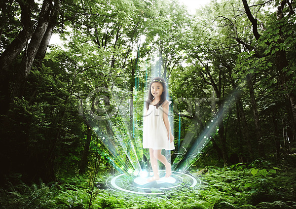 스마트 소녀(어린이) 어린이 여자 한국인 한명 PSD 편집이미지 VR기기 가상현실 나무 빛 서기 숲속 스마트라이프 편집 홀로그램