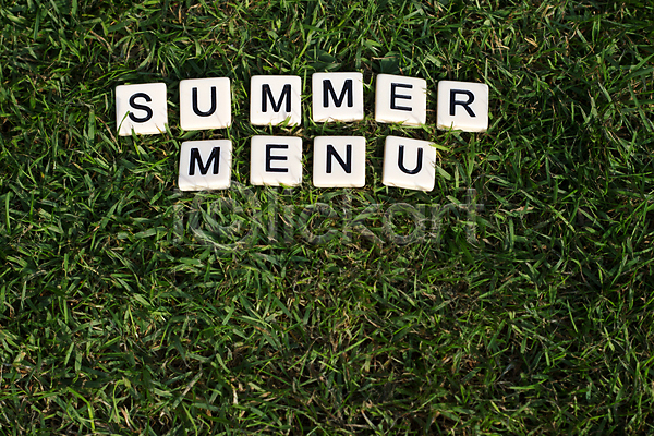 사람없음 JPG 포토 해외이미지 계절 단어 메뉴 메시지 야외 여름(계절) 음식 자연 잔디 초록색 타일 텍스트 해외202004