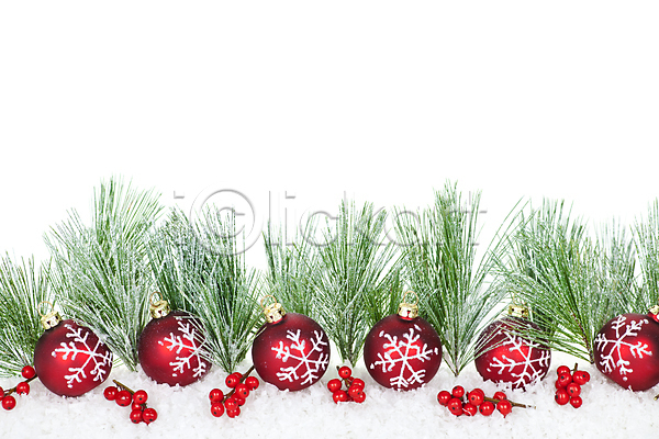 사람없음 JPG 포토 해외이미지 12월 가문비나무 겨울 계절 공 나뭇가지 눈내림 눈송이 빨간색 선 소나무 쌓기 열매 유리 장식 장식볼 전통 조각 줄서기 초록색 축제 크리스마스 프레임 해외202004 휴가 흰색