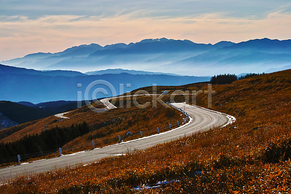 사람없음 JPG 포토 구름(자연) 노을 도로 산 산등성이 야외 자연 주간 풍경(경치) 하늘