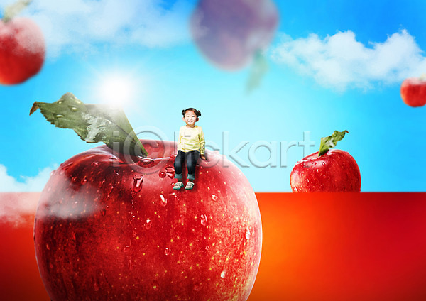 소녀(어린이) 소녀한명만 어린이 여자 한국인 한명 PSD 편집이미지 과일 구름(자연) 사과(과일) 앉기 잎 태양 편집 하늘