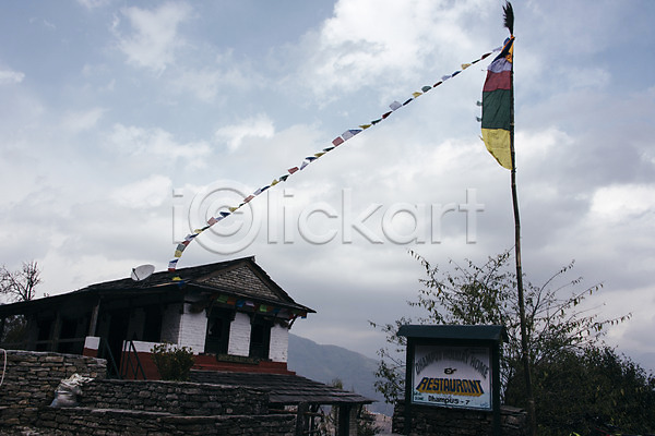 사람없음 JPG 포토 구름(자연) 깃발 네팔 안나푸르나 야외 자연 주간 주택 풍경(경치) 하늘 해외풍경