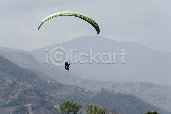 한명 JPG 포토 낙하산 네팔 산 안나푸르나 야외 자연 주간 패러글라이딩 풍경(경치) 해외풍경
