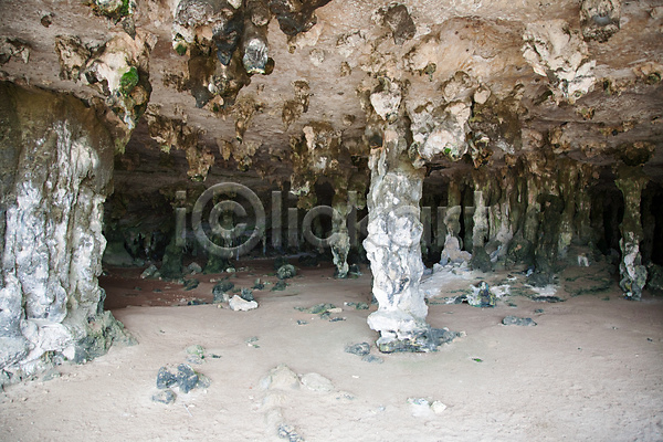 사람없음 JPG 포토 해외이미지 구멍 내추럴 동굴 바위 발견 발굴 빛 섬 암초 어둠 여행 자연 좁은 지질학 지하 큼 탐험 터널 풍경(경치) 해외202004 현상