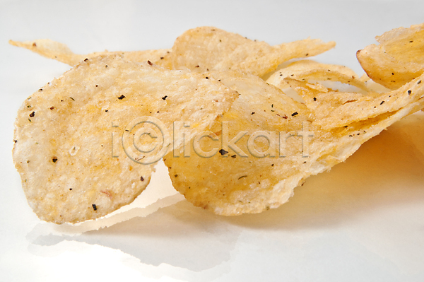 사람없음 JPG 근접촬영 포토 해외이미지 감자칩 실내 칩(음식) 해외202004 흰배경