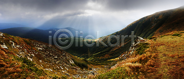 사람없음 JPG 포토 해외이미지 가문비나무 가을 계절 공원 광선 나무 나뭇가지 내추럴 단풍 도로 마법 맑음 빛 뿌연 삼림지대 새벽 소나무 숲 아침 안개 야외 어둠 여름 영혼 우크라이나 울타리 웅장함 일몰 일출 자연 태양 파노라마 풍경 하이킹 해외202004 해외포토 햇빛