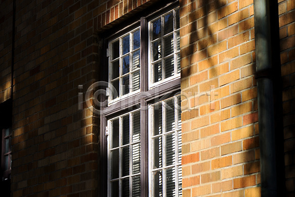 사람없음 JPG 포토 그림자 벽 벽돌 야외 주간 주택 창문