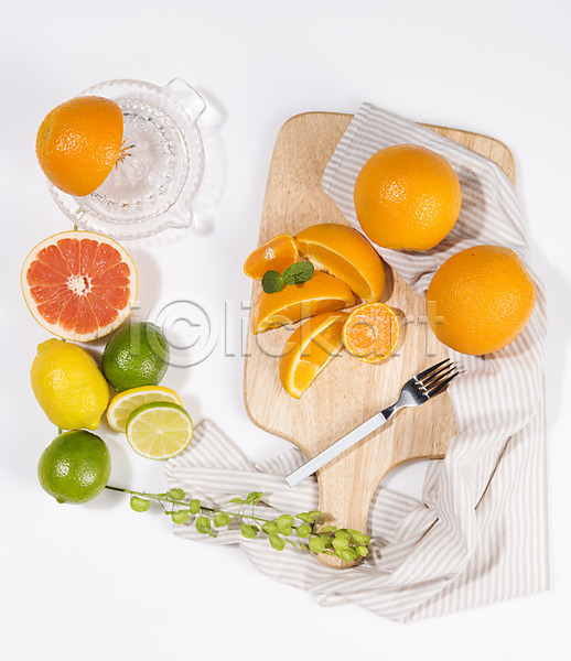 사람없음 JPG 포토 과일 귤 나뭇잎 라임 레몬 백그라운드 스튜디오촬영 실내 오렌지 접시 제철과일 천(직물) 포크