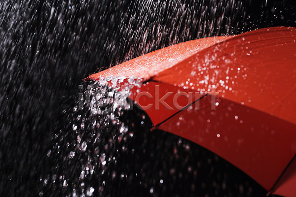 사람없음 JPG 아웃포커스 포토 비(날씨) 빗방울 빨간색 스튜디오촬영 실내 여름(계절) 우산 장마