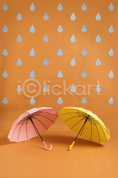 사람없음 JPG 포토 노란색 분홍색 비(날씨) 빗방울 스튜디오촬영 실내 여름(계절) 우산 장마