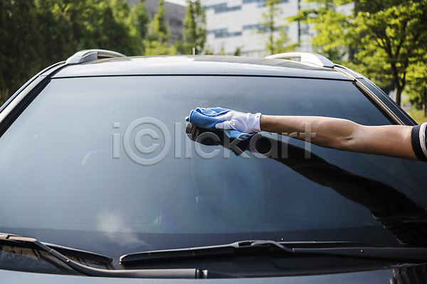 신체부위 JPG 포토 걸레 목장갑 방수 비(날씨) 손 야외 여름(계절) 유리 자동차 장마 주간 청소