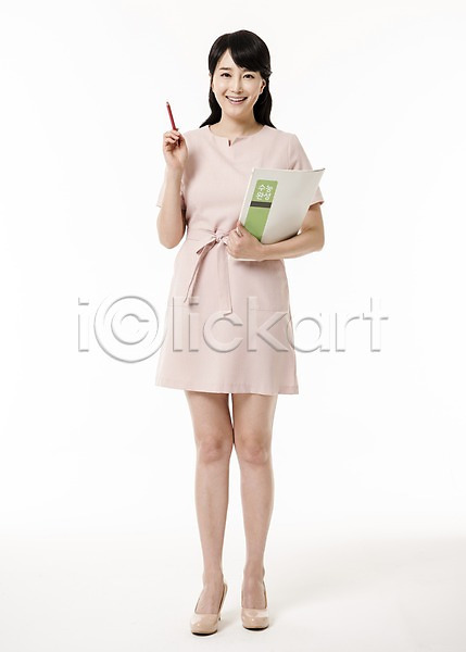 30대 성인 성인여자한명만 여자 한국인 한명 JPG 앞모습 포토 교사 들기 문제집 미소(표정) 빨간펜 서기 스튜디오촬영 실내 연필 전신