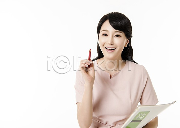 30대 성인 성인여자한명만 여자 한국인 한명 JPG 앞모습 포토 교사 들기 문제집 미소(표정) 빨간펜 상반신 서기 스튜디오촬영 실내